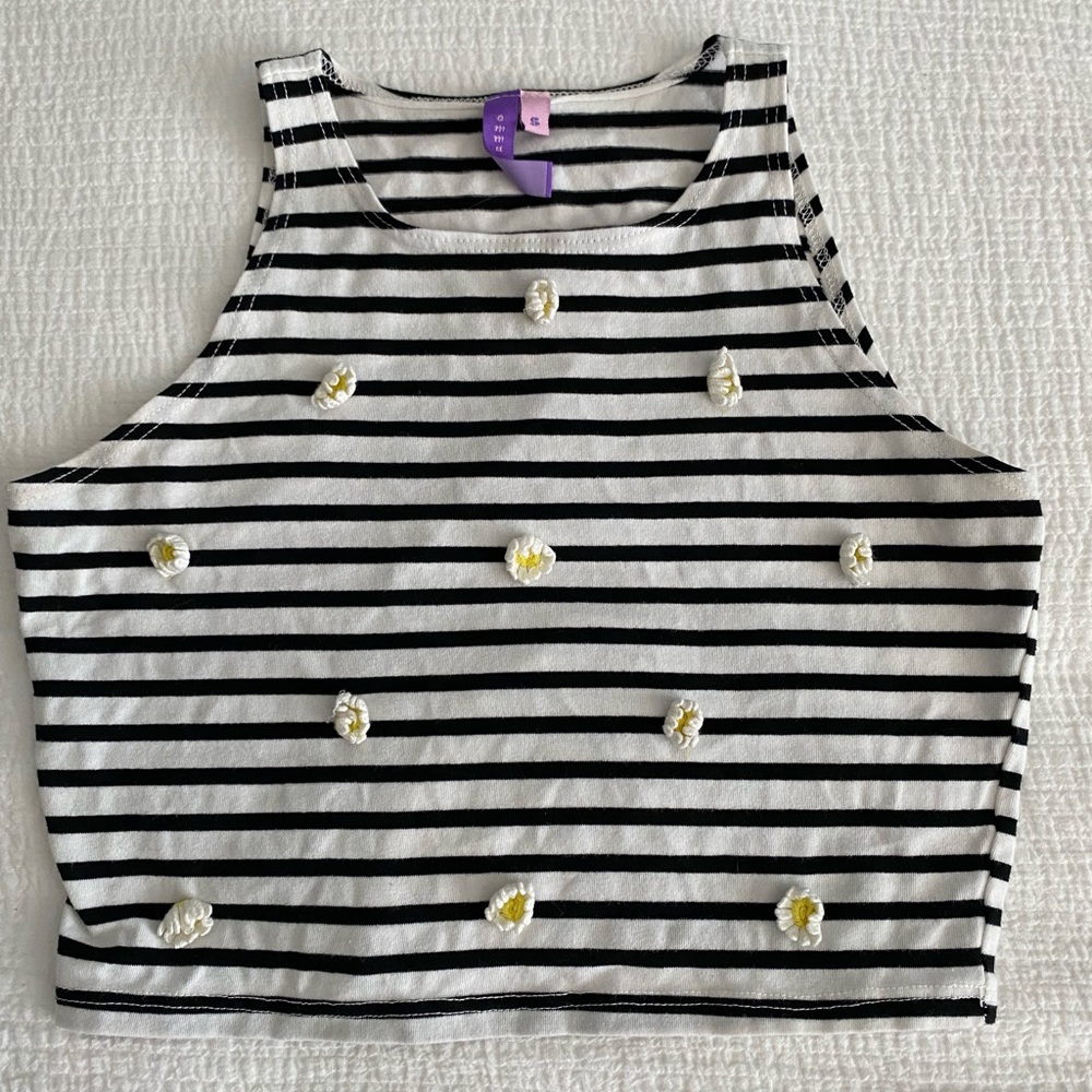 Emma & Sam size small crop top